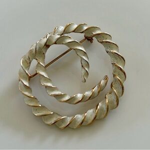 Vintage JJ Gold Tone Metal /White Painted Round Pin